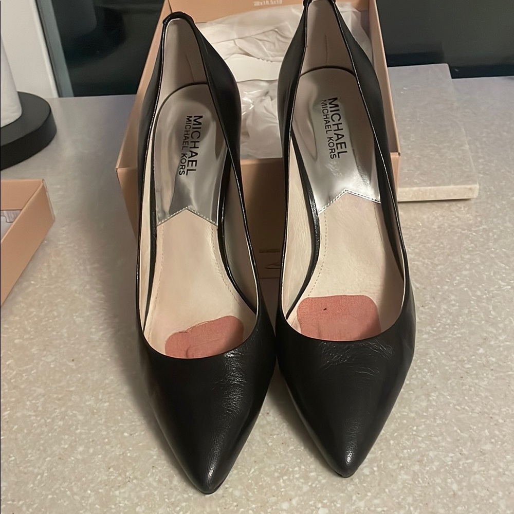 Black Michael Kors pumps